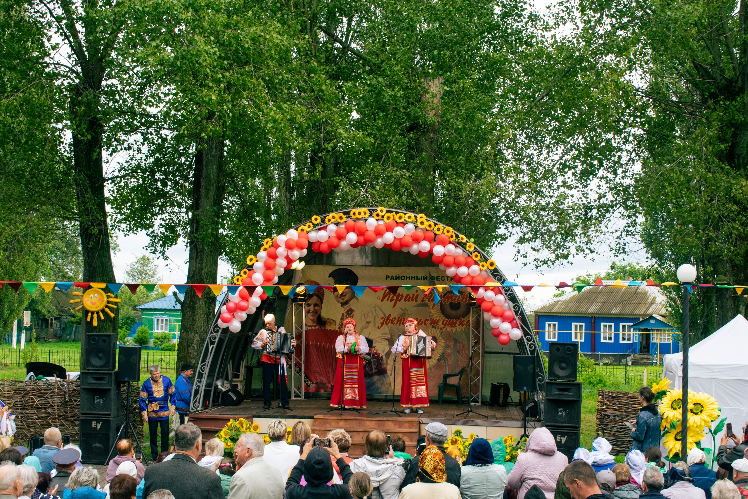 В  селе Яблочное прошел фестиваль «Играй, гармонь! Звени, частушка!».